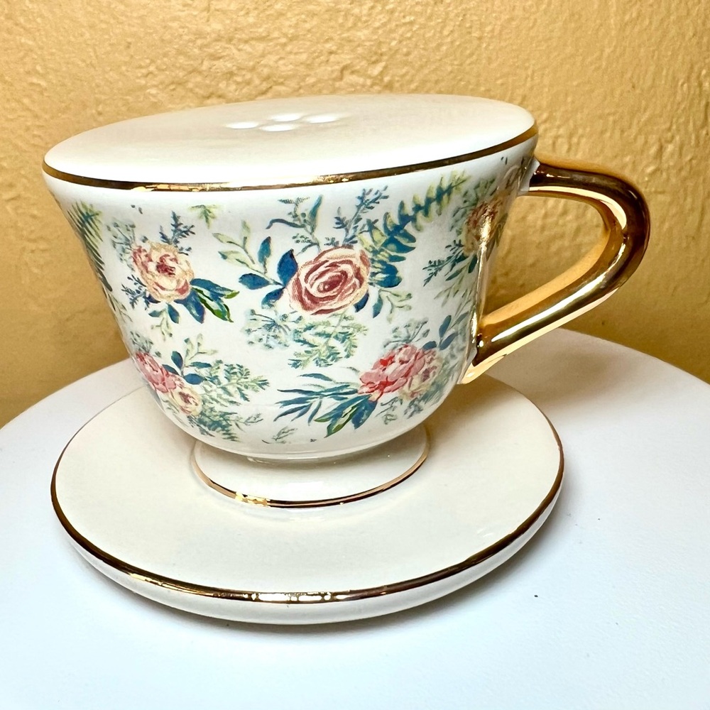 Set of 2 Floral Teacups on Saucers Ceramic Salt & Pepper Shakers Tea Party - Picture 3 of 14